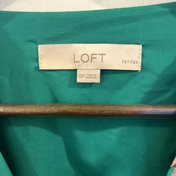 LOFT Floral Ruffle V-Neck Midi Dress - Size XS Petite - Picture 5 of 7